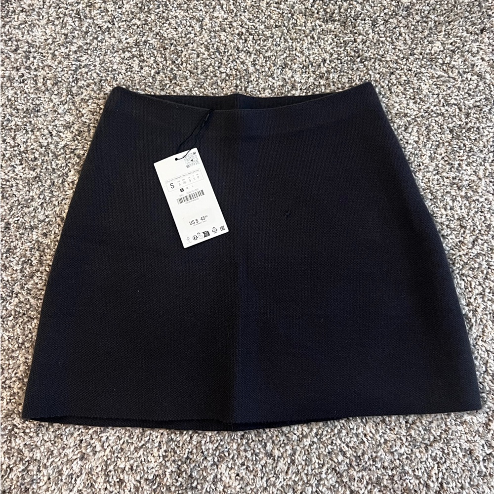 Gray knit and stretchy mini skirt! - Picture 2 of 3